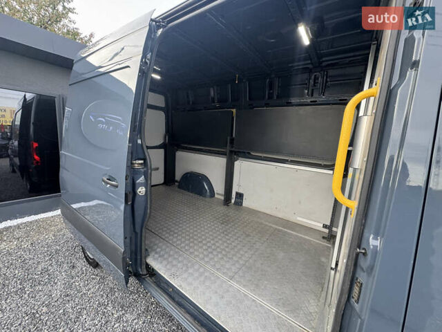 Серый Мерседес Sprinter, объемом двигателя 2.14 л и пробегом 72 тыс. км за 31999 $, фото 13 на Automoto.ua