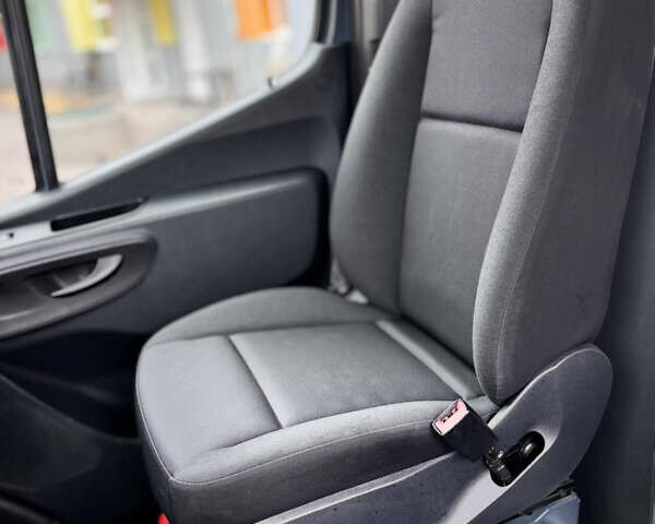 Серый Мерседес Sprinter, объемом двигателя 0 л и пробегом 70 тыс. км за 19700 $, фото 11 на Automoto.ua