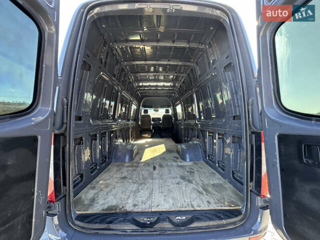 Серый Мерседес Sprinter, объемом двигателя 2.99 л и пробегом 154 тыс. км за 57500 $, фото 38 на Automoto.ua