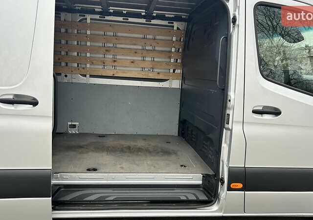 Серый Мерседес Sprinter, объемом двигателя 2.2 л и пробегом 314 тыс. км за 27250 $, фото 8 на Automoto.ua