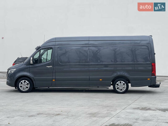 Серый Мерседес Sprinter, объемом двигателя 2.2 л и пробегом 170 тыс. км за 40500 $, фото 3 на Automoto.ua