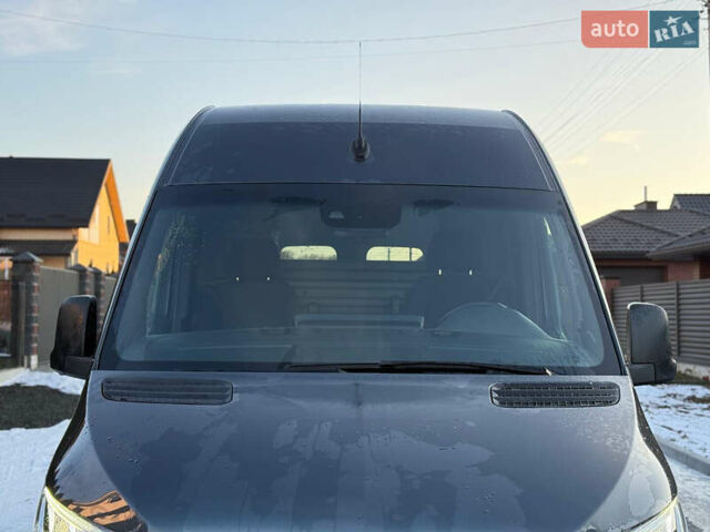 Серый Мерседес Sprinter, объемом двигателя 3 л и пробегом 165 тыс. км за 52990 $, фото 14 на Automoto.ua