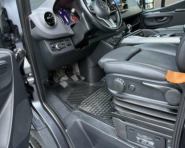 Серый Мерседес Sprinter, объемом двигателя 2.2 л и пробегом 263 тыс. км за 45500 $, фото 13 на Automoto.ua