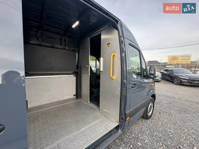Серый Мерседес Sprinter, объемом двигателя 2.14 л и пробегом 72 тыс. км за 31999 $, фото 10 на Automoto.ua