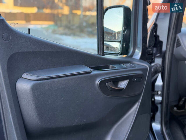 Серый Мерседес Sprinter, объемом двигателя 3 л и пробегом 165 тыс. км за 52990 $, фото 23 на Automoto.ua