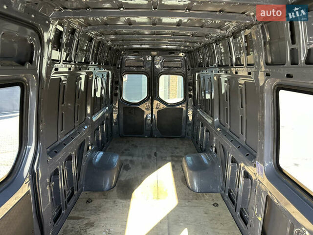 Серый Мерседес Sprinter, объемом двигателя 2.99 л и пробегом 154 тыс. км за 57500 $, фото 35 на Automoto.ua