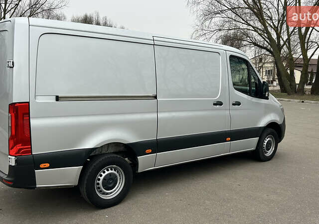 Серый Мерседес Sprinter, объемом двигателя 2.2 л и пробегом 314 тыс. км за 27250 $, фото 3 на Automoto.ua