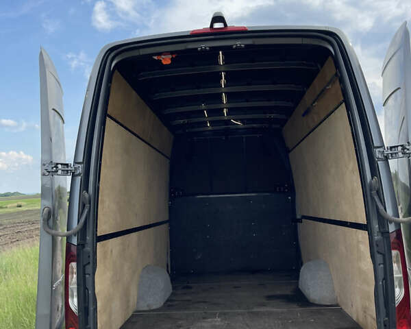 Серый Мерседес Sprinter, объемом двигателя 2.99 л и пробегом 182 тыс. км за 60999 $, фото 7 на Automoto.ua