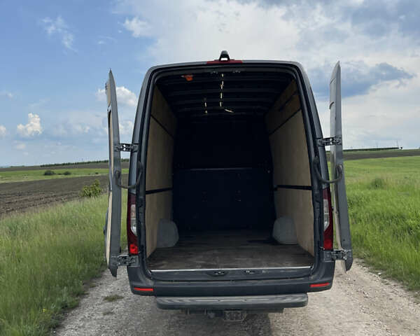 Серый Мерседес Sprinter, объемом двигателя 2.99 л и пробегом 182 тыс. км за 60999 $, фото 17 на Automoto.ua