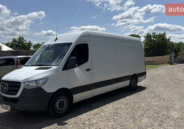 Серый Мерседес Sprinter, объемом двигателя 0 л и пробегом 200 тыс. км за 27939 $, фото 1 на Automoto.ua