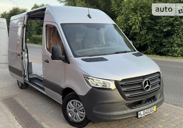 Серый Мерседес Sprinter, объемом двигателя 2.14 л и пробегом 220 тыс. км за 29815 $, фото 4 на Automoto.ua