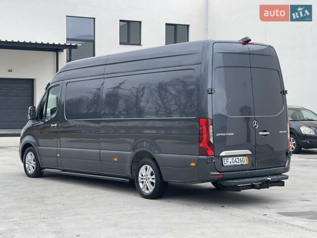 Серый Мерседес Sprinter, объемом двигателя 2.2 л и пробегом 170 тыс. км за 40500 $, фото 5 на Automoto.ua