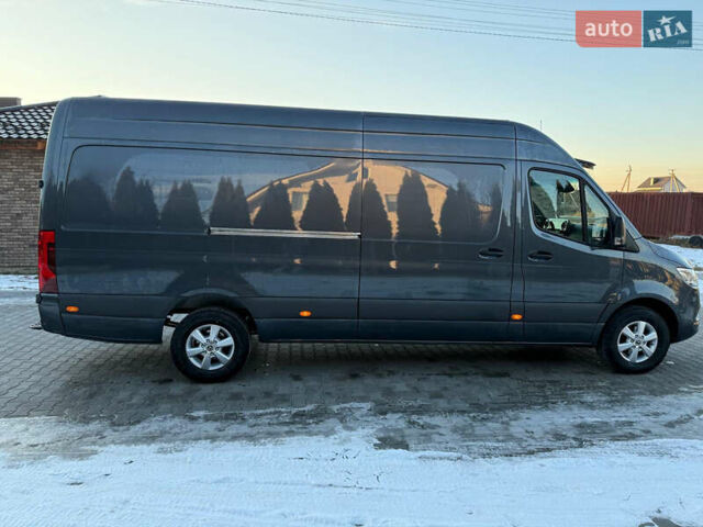 Серый Мерседес Sprinter, объемом двигателя 3 л и пробегом 165 тыс. км за 52990 $, фото 3 на Automoto.ua