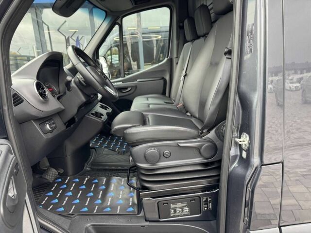 Серый Мерседес Sprinter, объемом двигателя 3 л и пробегом 93 тыс. км за 74900 $, фото 19 на Automoto.ua
