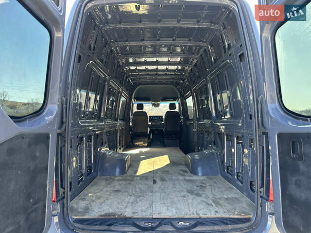Серый Мерседес Sprinter, объемом двигателя 2.99 л и пробегом 154 тыс. км за 57500 $, фото 37 на Automoto.ua