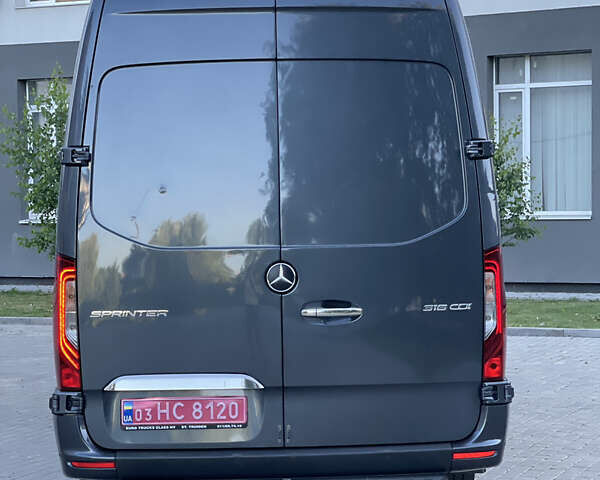 Серый Мерседес Sprinter, объемом двигателя 2.14 л и пробегом 170 тыс. км за 39999 $, фото 7 на Automoto.ua