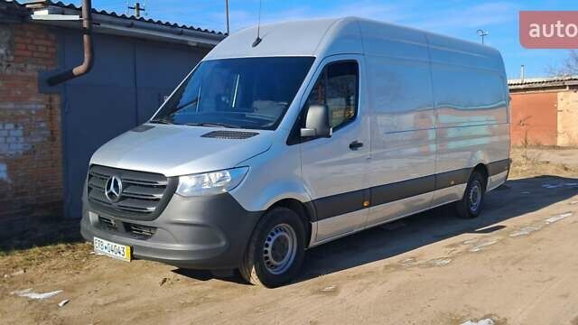 Серый Мерседес Sprinter, объемом двигателя 2.15 л и пробегом 98 тыс. км за 28990 $, фото 1 на Automoto.ua