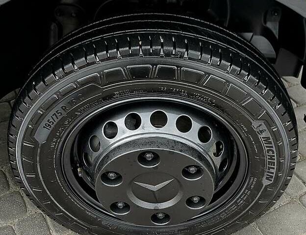 Серый Мерседес Sprinter, объемом двигателя 2.2 л и пробегом 316 тыс. км за 34500 $, фото 55 на Automoto.ua