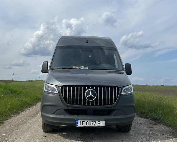 Серый Мерседес Sprinter, объемом двигателя 2.99 л и пробегом 182 тыс. км за 60999 $, фото 3 на Automoto.ua