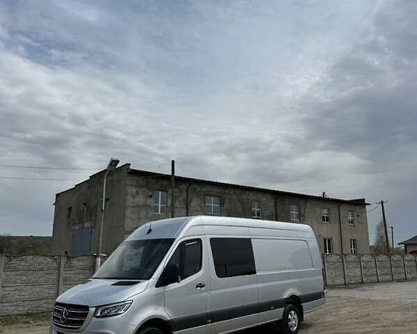 Серый Мерседес Sprinter, объемом двигателя 2.99 л и пробегом 321 тыс. км за 56909 $, фото 3 на Automoto.ua
