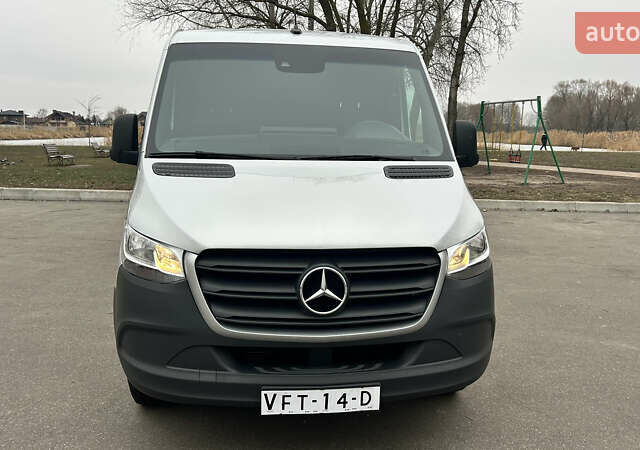 Серый Мерседес Sprinter, объемом двигателя 2.2 л и пробегом 314 тыс. км за 27250 $, фото 5 на Automoto.ua