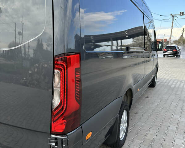 Серый Мерседес Sprinter, объемом двигателя 3 л и пробегом 242 тыс. км за 48112 $, фото 3 на Automoto.ua