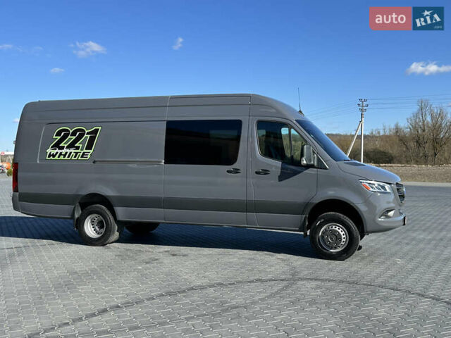 Серый Мерседес Sprinter, объемом двигателя 2.99 л и пробегом 154 тыс. км за 57500 $, фото 5 на Automoto.ua