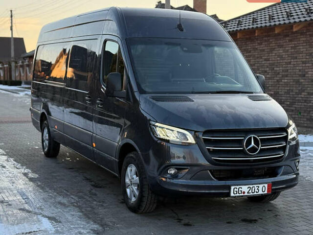 Серый Мерседес Sprinter, объемом двигателя 3 л и пробегом 165 тыс. км за 52990 $, фото 2 на Automoto.ua