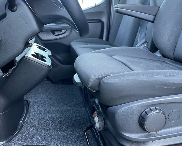 Серый Мерседес Sprinter, объемом двигателя 2.14 л и пробегом 170 тыс. км за 39999 $, фото 25 на Automoto.ua