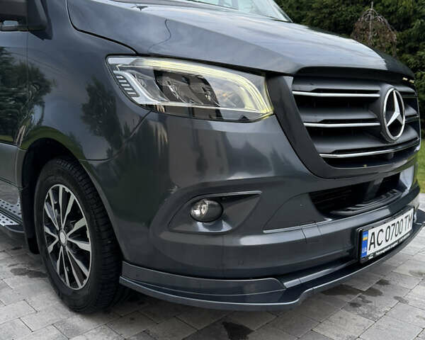 Серый Мерседес Sprinter, объемом двигателя 2.2 л и пробегом 263 тыс. км за 45500 $, фото 2 на Automoto.ua