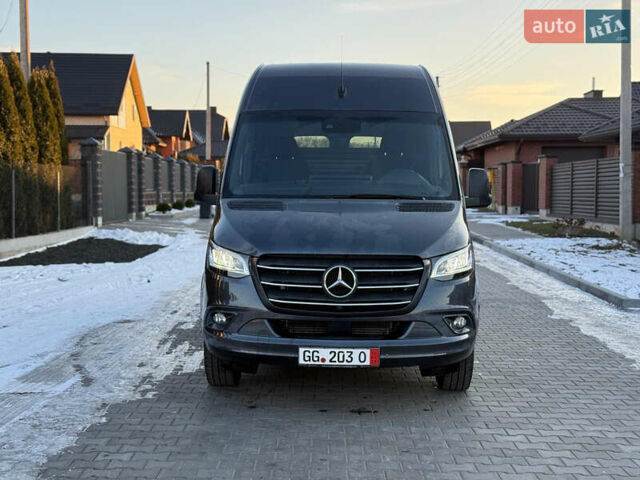 Серый Мерседес Sprinter, объемом двигателя 3 л и пробегом 165 тыс. км за 52990 $, фото 1 на Automoto.ua