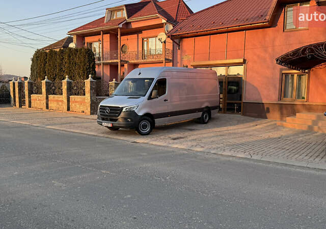 Серый Мерседес Sprinter, объемом двигателя 1.95 л и пробегом 299 тыс. км за 33083 $, фото 3 на Automoto.ua