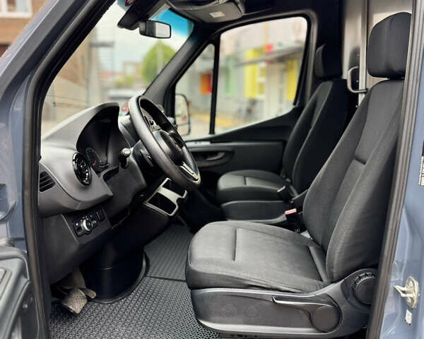 Серый Мерседес Sprinter, объемом двигателя 0 л и пробегом 35 тыс. км за 17995 $, фото 10 на Automoto.ua