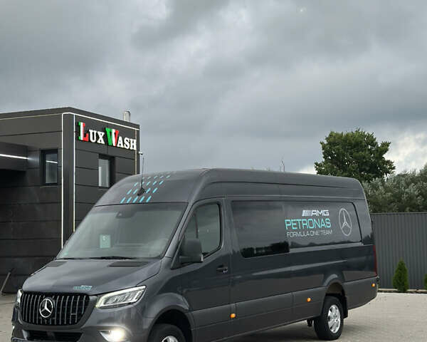 Серый Мерседес Sprinter, объемом двигателя 2.99 л и пробегом 312 тыс. км за 69336 $, фото 1 на Automoto.ua