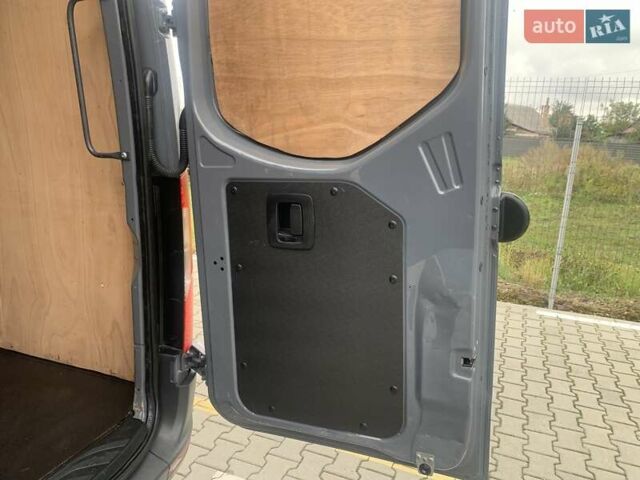 Серый Мерседес Sprinter, объемом двигателя 20 л и пробегом 187 тыс. км за 29500 $, фото 32 на Automoto.ua