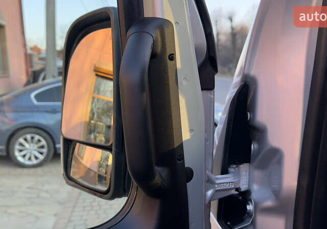 Серый Мерседес Sprinter, объемом двигателя 1.95 л и пробегом 299 тыс. км за 33083 $, фото 126 на Automoto.ua