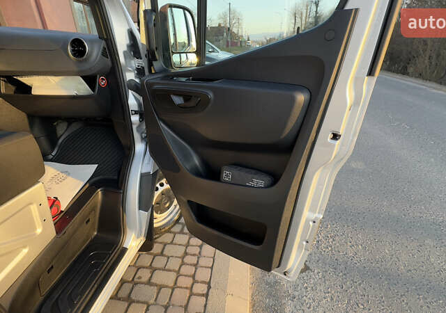 Серый Мерседес Sprinter, объемом двигателя 1.95 л и пробегом 299 тыс. км за 33083 $, фото 47 на Automoto.ua