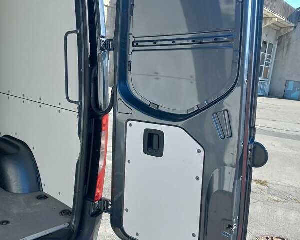 Серый Мерседес Sprinter, объемом двигателя 2 л и пробегом 299 тыс. км за 27200 $, фото 30 на Automoto.ua