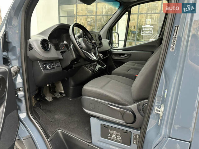 Серый Мерседес Sprinter, объемом двигателя 2.2 л и пробегом 117 тыс. км за 27000 $, фото 14 на Automoto.ua