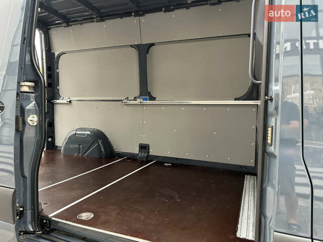 Серый Мерседес Sprinter, объемом двигателя 2.2 л и пробегом 117 тыс. км за 27000 $, фото 12 на Automoto.ua