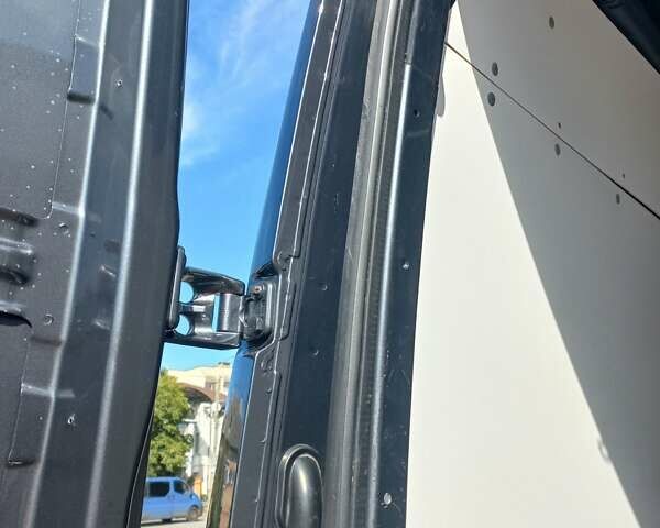 Серый Мерседес Sprinter, объемом двигателя 2 л и пробегом 299 тыс. км за 27200 $, фото 37 на Automoto.ua