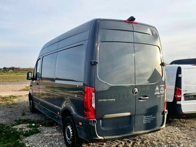 Серый Мерседес Sprinter, объемом двигателя 2.2 л и пробегом 143 тыс. км за 950000 $, фото 5 на Automoto.ua