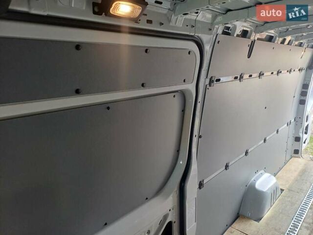 Серый Мерседес Sprinter, объемом двигателя 2.99 л и пробегом 100 тыс. км за 46285 $, фото 27 на Automoto.ua