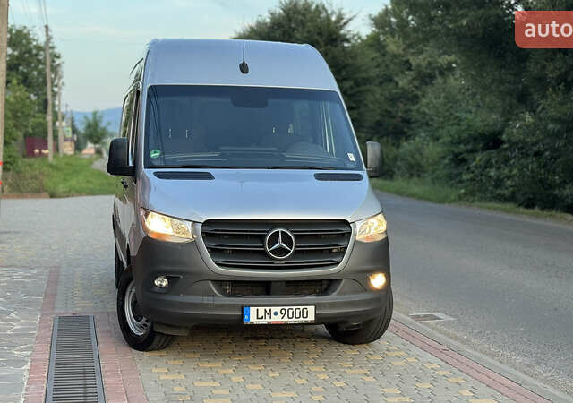 Серый Мерседес Sprinter, объемом двигателя 1.95 л и пробегом 216 тыс. км за 29300 $, фото 3 на Automoto.ua