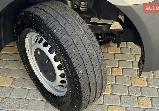 Серый Мерседес Sprinter, объемом двигателя 1.95 л и пробегом 216 тыс. км за 29300 $, фото 140 на Automoto.ua