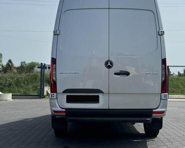 Серый Мерседес Sprinter, объемом двигателя 2 л и пробегом 14 тыс. км за 43547 $, фото 5 на Automoto.ua