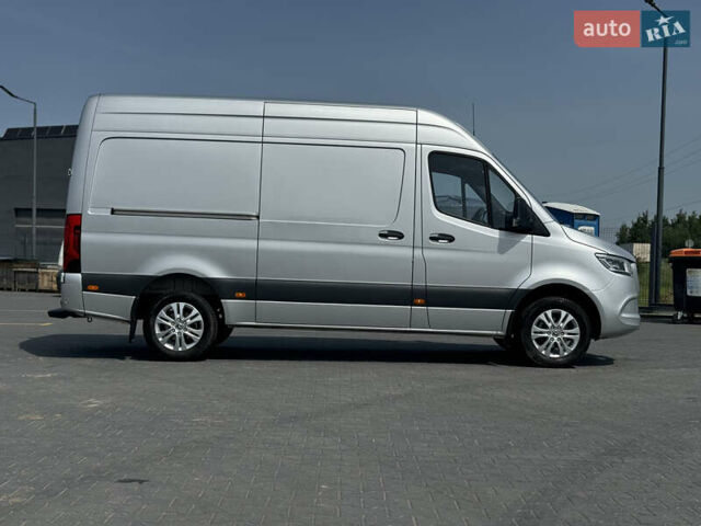 Серый Мерседес Sprinter, объемом двигателя 2 л и пробегом 14 тыс. км за 43547 $, фото 2 на Automoto.ua