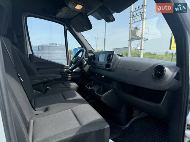 Серый Мерседес Sprinter, объемом двигателя 2 л и пробегом 14 тыс. км за 43547 $, фото 22 на Automoto.ua