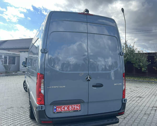 Серый Мерседес Sprinter, объемом двигателя 0 л и пробегом 3 тыс. км за 57555 $, фото 2 на Automoto.ua