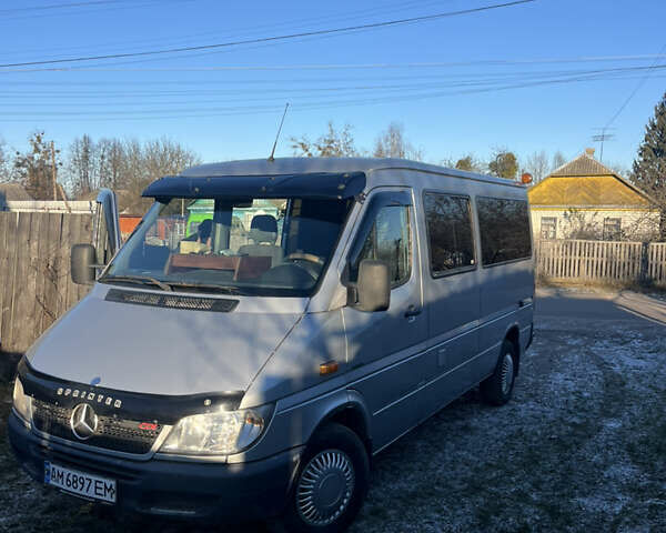 Серый Мерседес Sprinter, объемом двигателя 2.15 л и пробегом 328 тыс. км за 9800 $, фото 2 на Automoto.ua